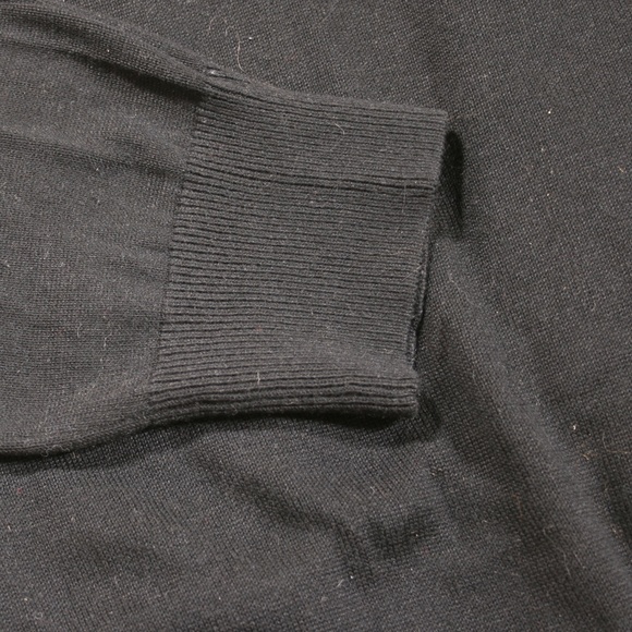 Banana Republiv Black V-neck sweater - Picture 3 of 3